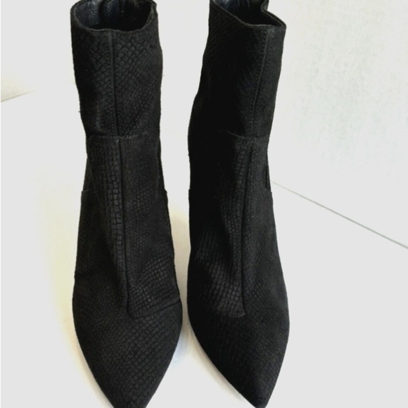 Free People Women’s Boots 8.5 Willa Pointed Toe Black Suede Kitten Heel Y2K - Picture 4 of 10
